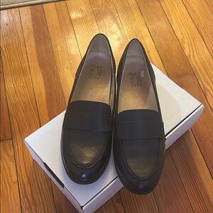 Naturalizer Black Leather Loafers Slip-On Flats